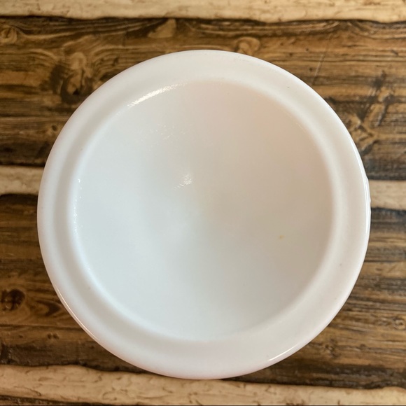 Milk Glass vase Harvest Grape pattern - Picture 9 of 12